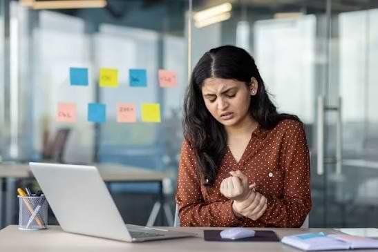 आईटी प्रोफेशनल्स (IT Professionals) के लिए वर्क डेस्क एर्गोनॉमिक्स