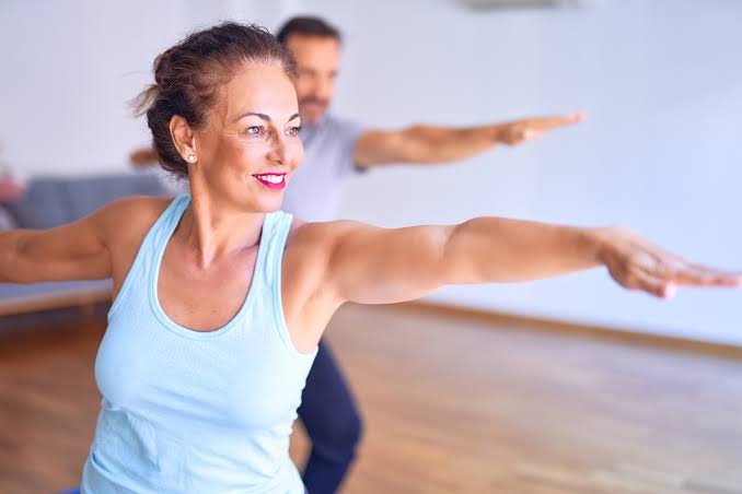 40 की उम्र के बाद मसल लॉस (Sarcopenia) रोकने के लिए वजन उठाना