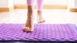 एक्यूप्रेशर मैट्स (Acupressure Mats) का कमर दर्द और तनाव में उपयोग