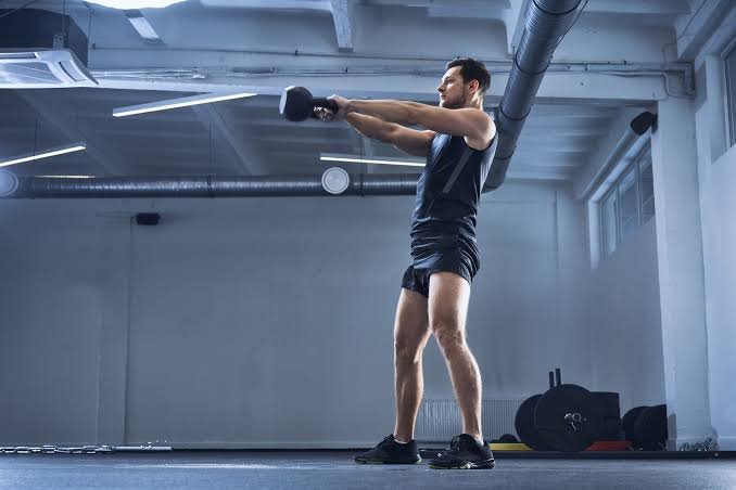 केटलबेल स्विंग (Kettlebell Swing) का सही बायोमैकेनिक्स