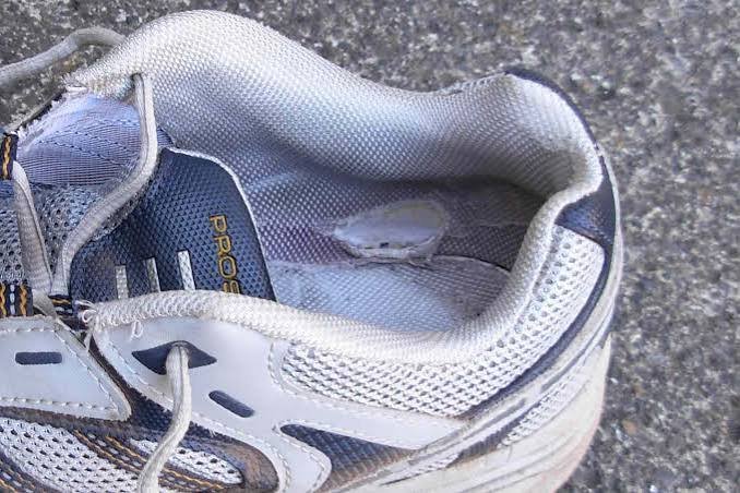 जूतों का घिसना (Shoe Wear Pattern) आपके चलने के तरीके के बारे में क्या बताता है?