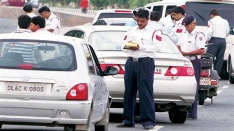 ट्रैफिक पुलिस और सिक्योरिटी गार्ड्स के लिए पैरों की थकान कम करने के टिप्स
