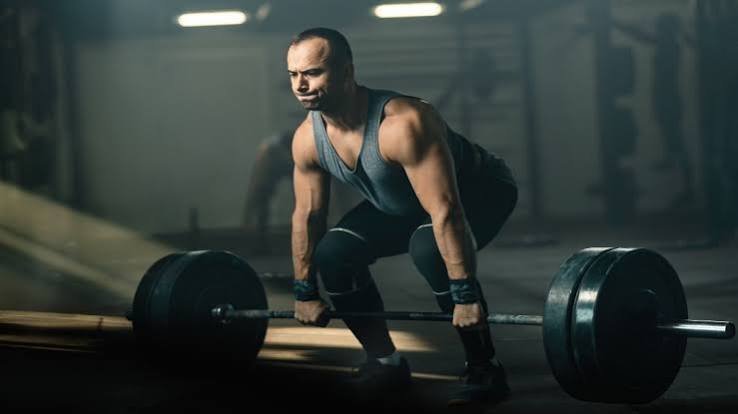 डेडलिफ्ट (Deadlift) करते समय लोअर बैक को चोट से बचाने के बायोमैकेनिकल टिप्स