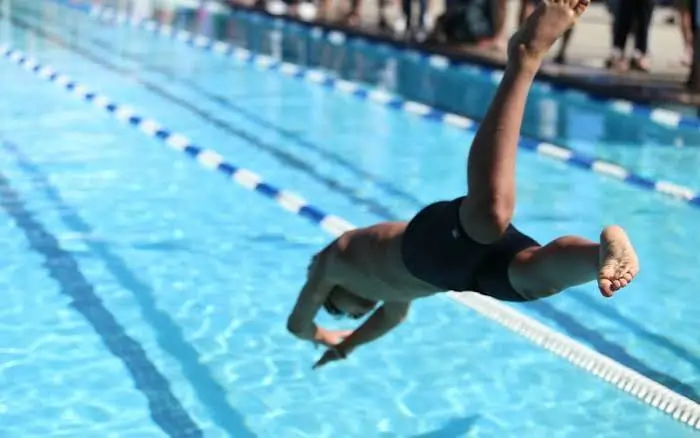 तैराकी (Swimming) के दौरान कंधे के दर्द (Swimmer's Shoulder) का इलाज
