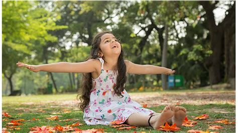 दीवार के सहारे (Wall Sit) घुटनों को सुरक्षित रूप से मजबूत करने की तकनीक