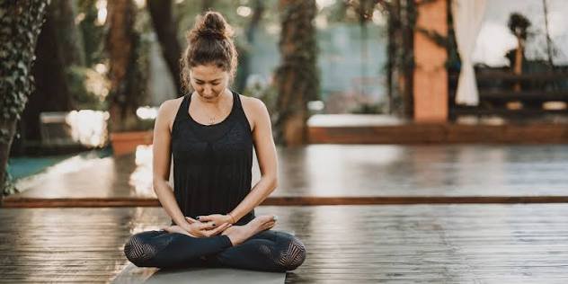 ध्यान (Meditation) से क्रोनिक बैक पेन (कमर दर्द) में कैसे राहत मिलती है?
