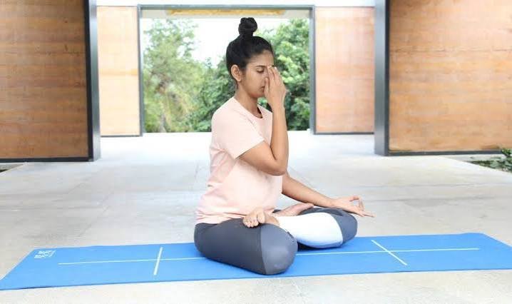 नाड़ी शोधन प्राणायाम: तंत्रिका तंत्र (Nervous System) को शांत कर ब्लड प्रेशर कंट्रोल करना