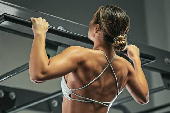 पुल-अप्स (Pull-ups) सीखने के लिए बिगिनर प्रोग्रेशन रूटीन