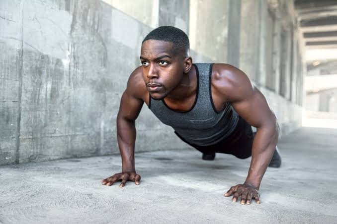 पुश-अप्स (Push-ups) के दौरान कलाई के दर्द से कैसे बचें?