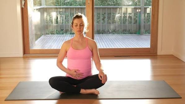 प्रेगनेंसी के दौरान सुरक्षित स्ट्रेचिंग का स्टेप-बाय-स्टेप वीडियो