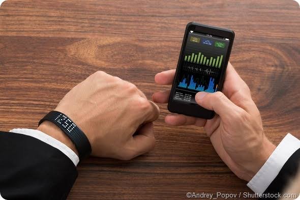 फिटनेस ट्रैकर (Fitness Trackers) के डेटा को समझकर अपनी हेल्थ को कैसे ट्रैक करें?