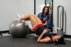 फुटबॉल खेलते समय हैमस्ट्रिंग (Hamstring) खिंचाव से बचने के लिए वार्म-अप