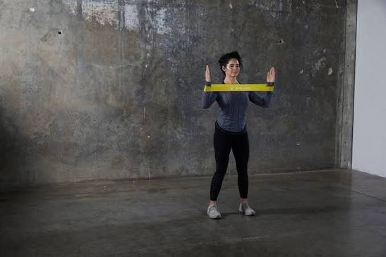 रेजिस्टेंस बैंड्स (Resistance Bands) से मांसपेशियों की टोनिंग कैसे करें?