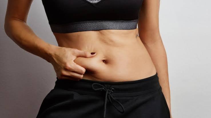 वजन कम करने के दौरान ढीली त्वचा (Loose Skin) को टाइट करने के प्राकृतिक तरीके