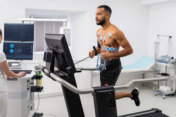 शरीर का बायोमैकेनिक्स (Biomechanics) क्या है और यह फिटनेस में कैसे मदद करता है?