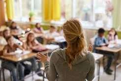 शिक्षकों (Teachers) के लिए क्लासरूम में लंबे समय तक खड़े रहने की सही तकनीक