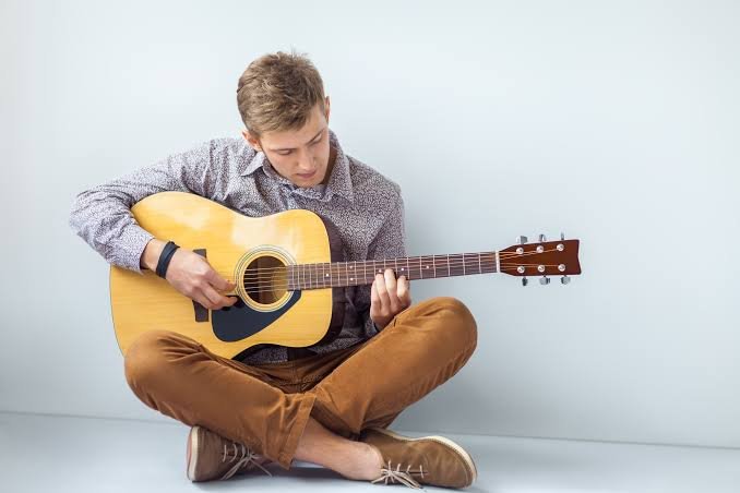 संगीतकारों (Musicians) के लिए उंगलियों और कलाइयों की टेंडिनाइटिस का इलाज