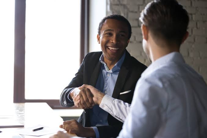 सेल्सपर्सन (Sales Executives) के लिए पूरे दिन फील्ड में रहने के बाद फुट रिलैक्सेशन