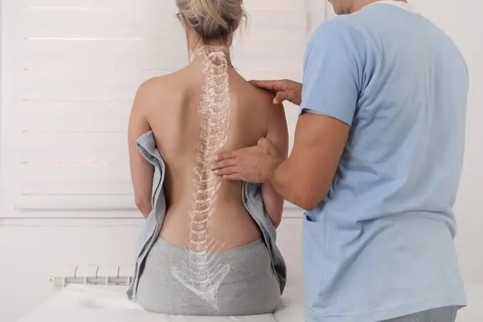 स्कोलियोसिस (Scoliosis - रीढ़ का टेढ़ापन) का बिना सर्जरी प्रबंधन