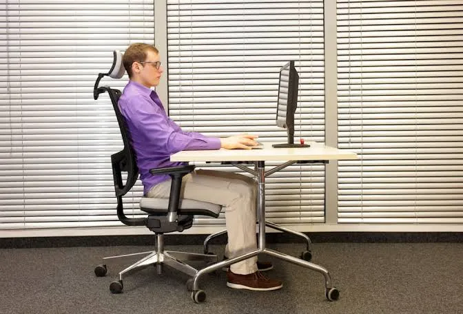 ऑफिस डेस्क और कुर्सी का आइडियल एर्गोनोमिक सेटअप (Ergonomic Setup) कैसे करें?