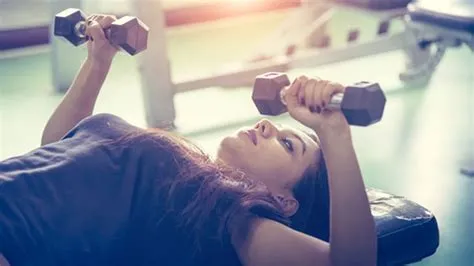 क्या खाली पेट (Fasted Cardio) वर्कआउट करना फैट लॉस के लिए ज्यादा फायदेमंद है?