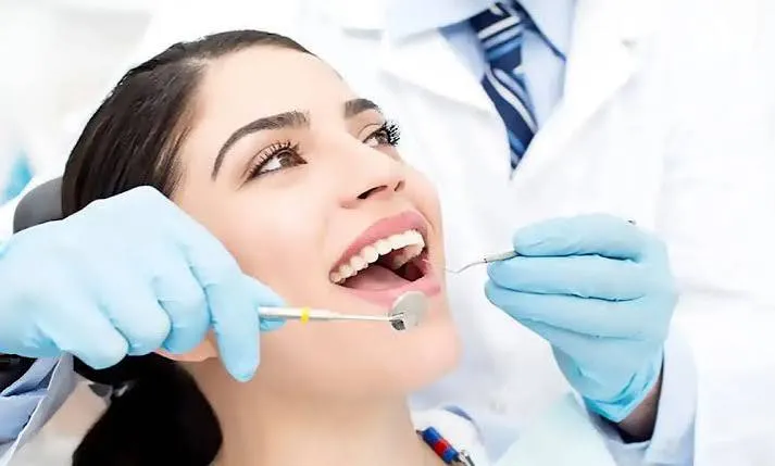 डेंटिस्ट (Dentists) और सर्जन्स के लिए काम के दौरान गर्दन और पीठ को सुरक्षित रखने के उपाय