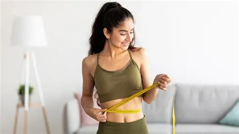 पीसीओएस (PCOS) वाली महिलाओं में बेली फैट (Belly Fat) कम करने के लिए स्ट्रेंथ ट्रेनिंग का महत्व