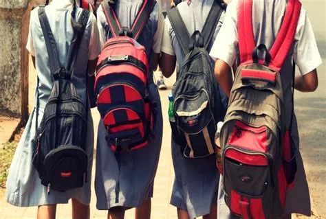 बच्चों में स्कूल बैग के कारण होने वाले कंधे और गर्दन के दर्द (School Bag Syndrome) से बचाव