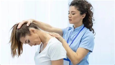 वर्टिगो (चक्कर आना) के लिए वेस्टिबुलर रिहैबिलिटेशन और एप्ले मैन्युवर (Epley Maneuver)