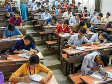 शिक्षकों (Teachers) के लिए ब्लैकबोर्ड पर लिखते समय कंधे और कलाई की सुरक्षा