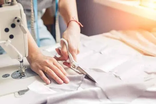सिलाई करने वालों (Tailors) के लिए कुबड़ (Kyphosis) निकलने से बचाव के स्ट्रेच