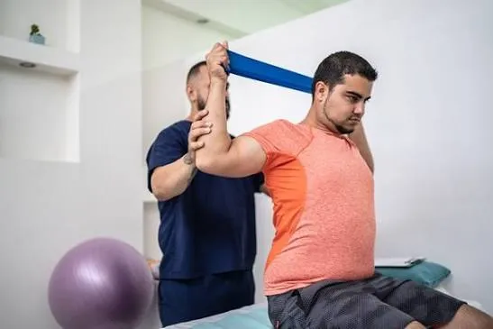कंधों की मोबिलिटी (Shoulder Mobility) के लिए रेजिस्टेंस बैंड एक्सरसाइज का लाइव डेमो