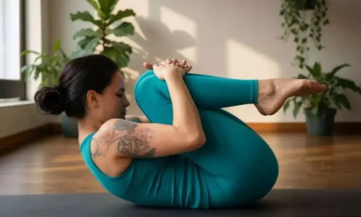 कब्ज और पाचन समस्याओं (Gut Health) के लिए पवनमुक्तासन का वैज्ञानिक प्रभाव