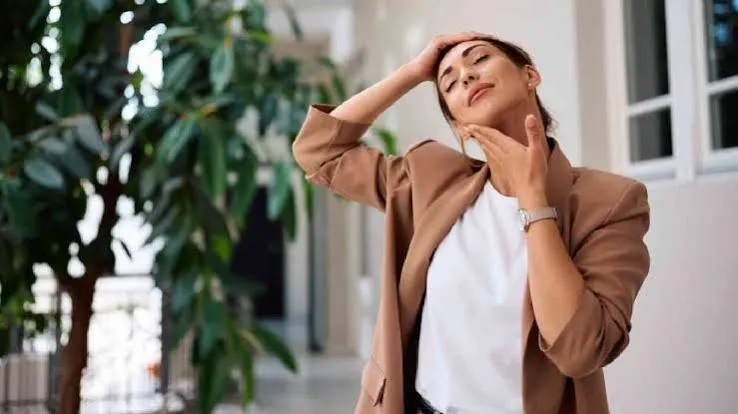 लाइव डेमो: गर्दन के दर्द (Cervical) के लिए पोश्चर करेक्शन और चिन-टक (Chin Tuck)