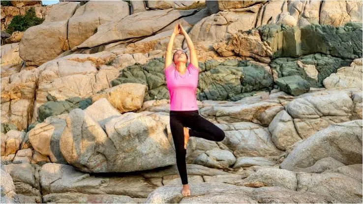 ताड़ासन (Mountain Pose) से पूरे शरीर का पोश्चर और अलाइनमेंट कैसे सुधारें?