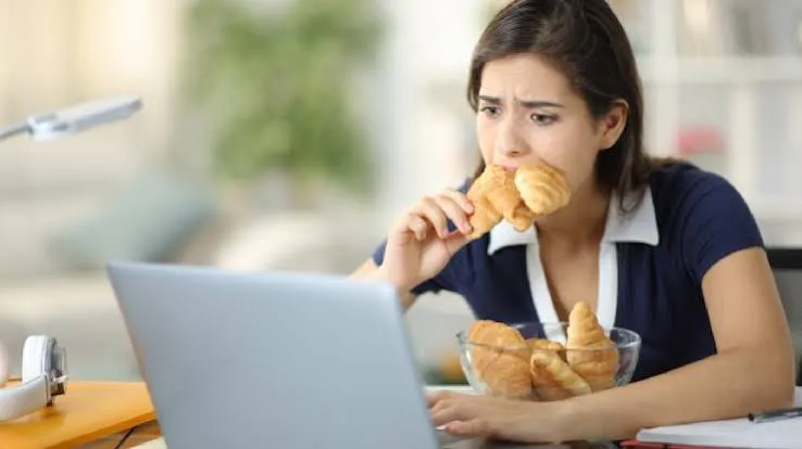स्ट्रेस ईटिंग (Stress Eating) से मोटापा और घुटनों के दर्द का बढ़ता खतरा