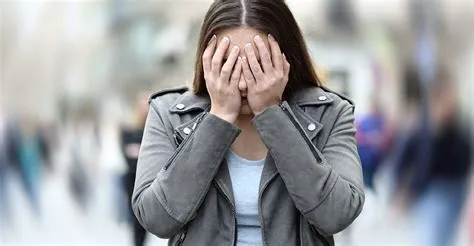 एगोरैफोबिया (Agoraphobia - भीड़ या खुली जगह का डर)