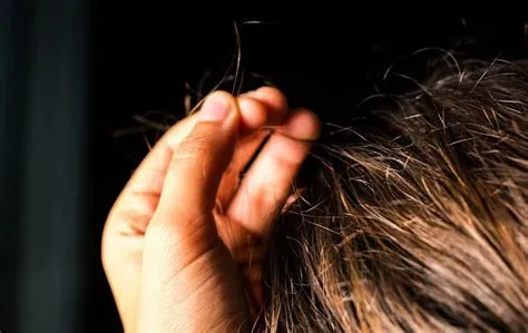 ट्राइकोटिलोमेनिया (Trichotillomania - अपने ही बाल नोचने की बीमारी)