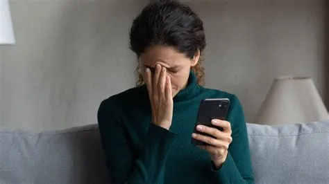 नोमोफोबिया (Nomophobia - मोबाइल फोन के बिना रहने का डर)